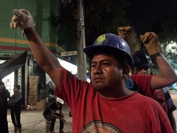 A volunteer rescue worker in Mexico City. Andalusia Knoll, twitter: @andalalucha.