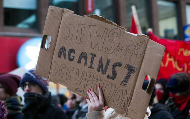 Sign at the Grande manifestation contre la haine et le racisme, Montreal, 2017. Photo: Solidarité sans frontière/Solidarity across border/Solidaridad sin frontera.
