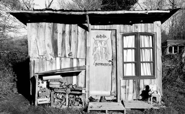Cabin of the Vraies Rouges at the ZAD, which houses the English language library, threatened with destruction. via Zone A Défendre.