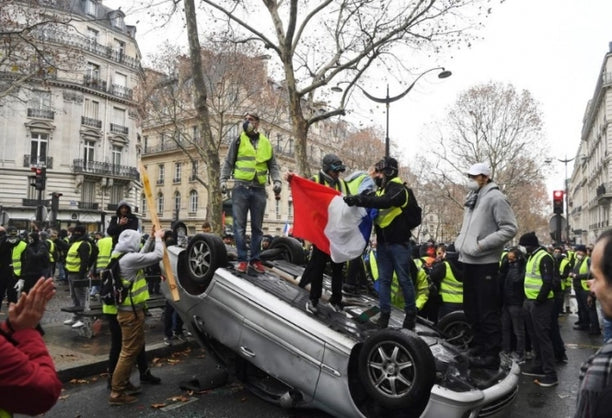 Allegiance to Macron is largely negative!