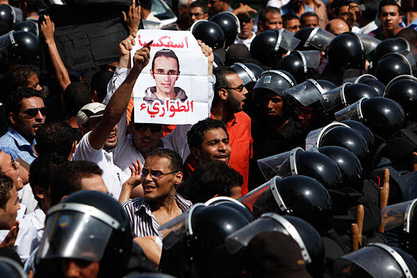 Image for blog post entitled <em>Globe and Mail</em> hails <em>Revolution in the Age of Social Media</em> as "smart" and "curious"