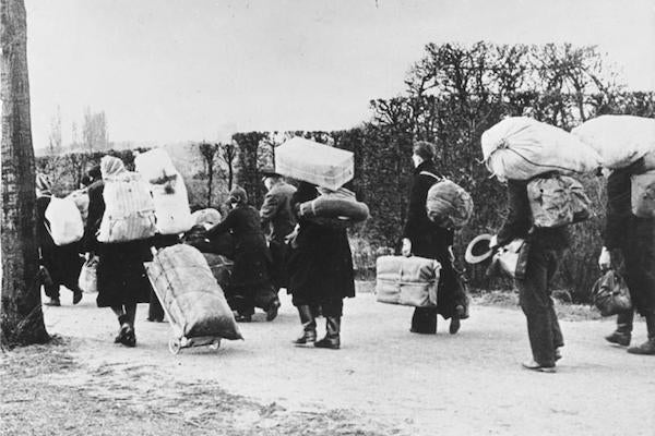 Heimatvertriebene: refugees return to Allied-occupied Germany from Silesia, 1945. via Wikimedia Commons.
