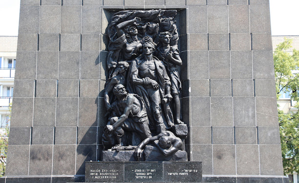 Monument to the Ghetto Heroes, Warsaw. Photo: Fred Romero. via Flickr.