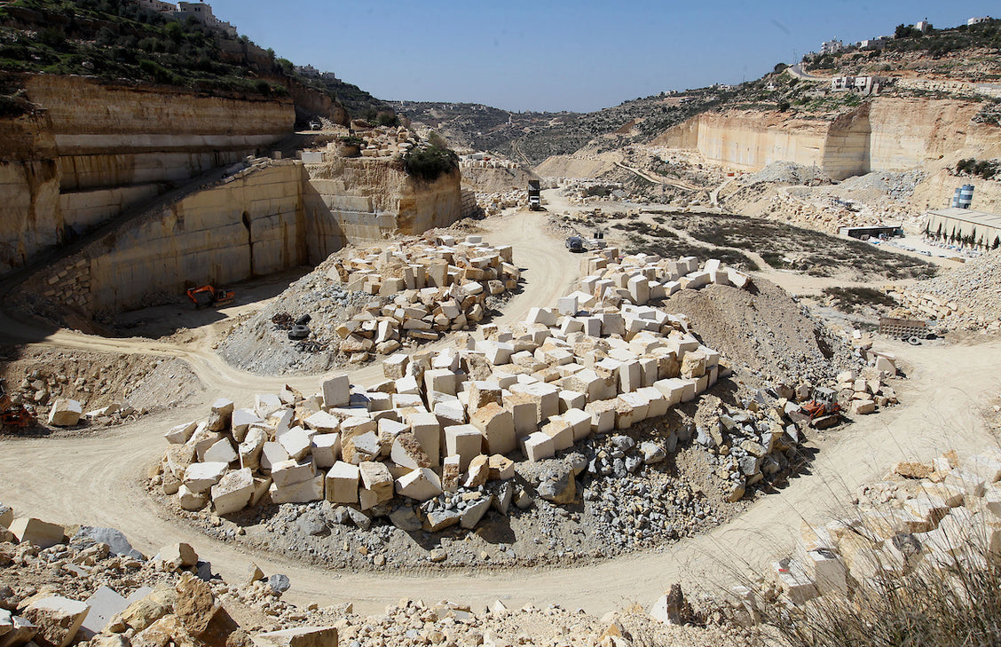 Qu﻿a﻿r﻿r﻿y﻿i﻿ng﻿ ﻿t﻿h﻿e﻿ Sto﻿n﻿e﻿s o﻿f﻿ ﻿P﻿a﻿l﻿e﻿s﻿t﻿i﻿n﻿e﻿
