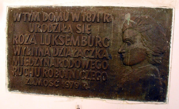 “It is in this house in 1871 that Rosa Luxemburg was born. She was prominent in the international labour movement. Zamosc, 1979.” via Rosaluxemburgblog.