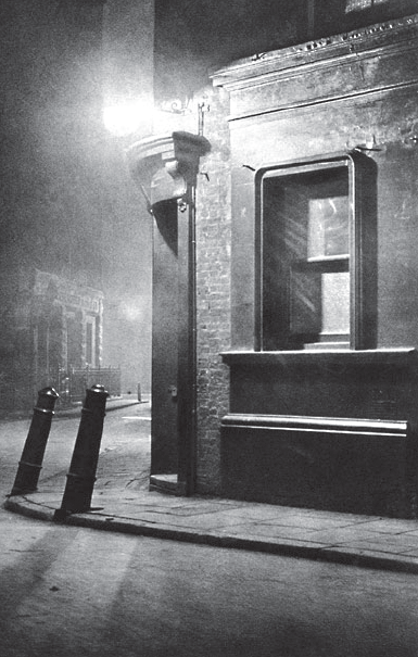Image for blog post entitled "Cities, like cats, will reveal themselves at night" - an extract from <em>Nightwalking: A Nocturnal History of London</em>