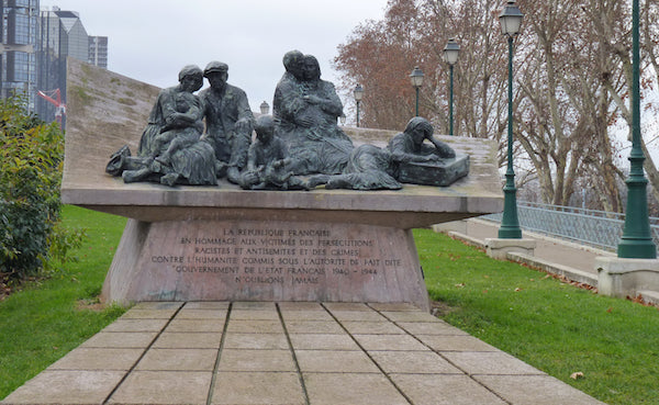 Monument to the victims of the Vel D'Hiv round-up, Paris. via Wikimedia Commons.